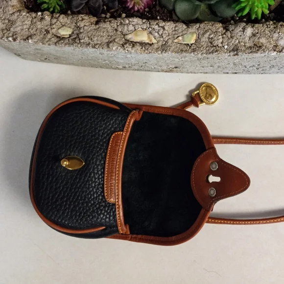 Dooney & Bourke Belt/Shoulder Wallet. 1990's Cavalry Collection. - Picture 6 of 11